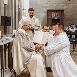 Diakonenweihe 2024 / Erzdiözese Wien/ Schönlaub